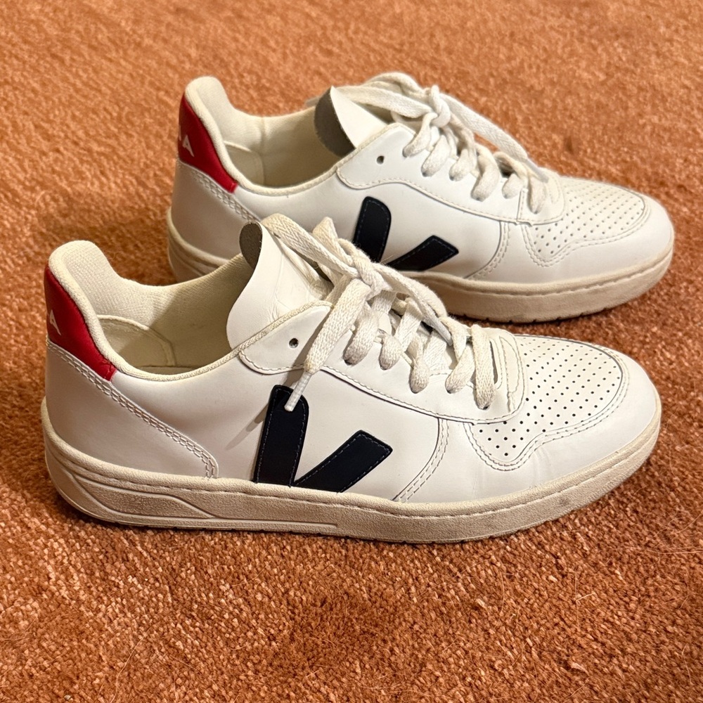Veja V10 Sneakers